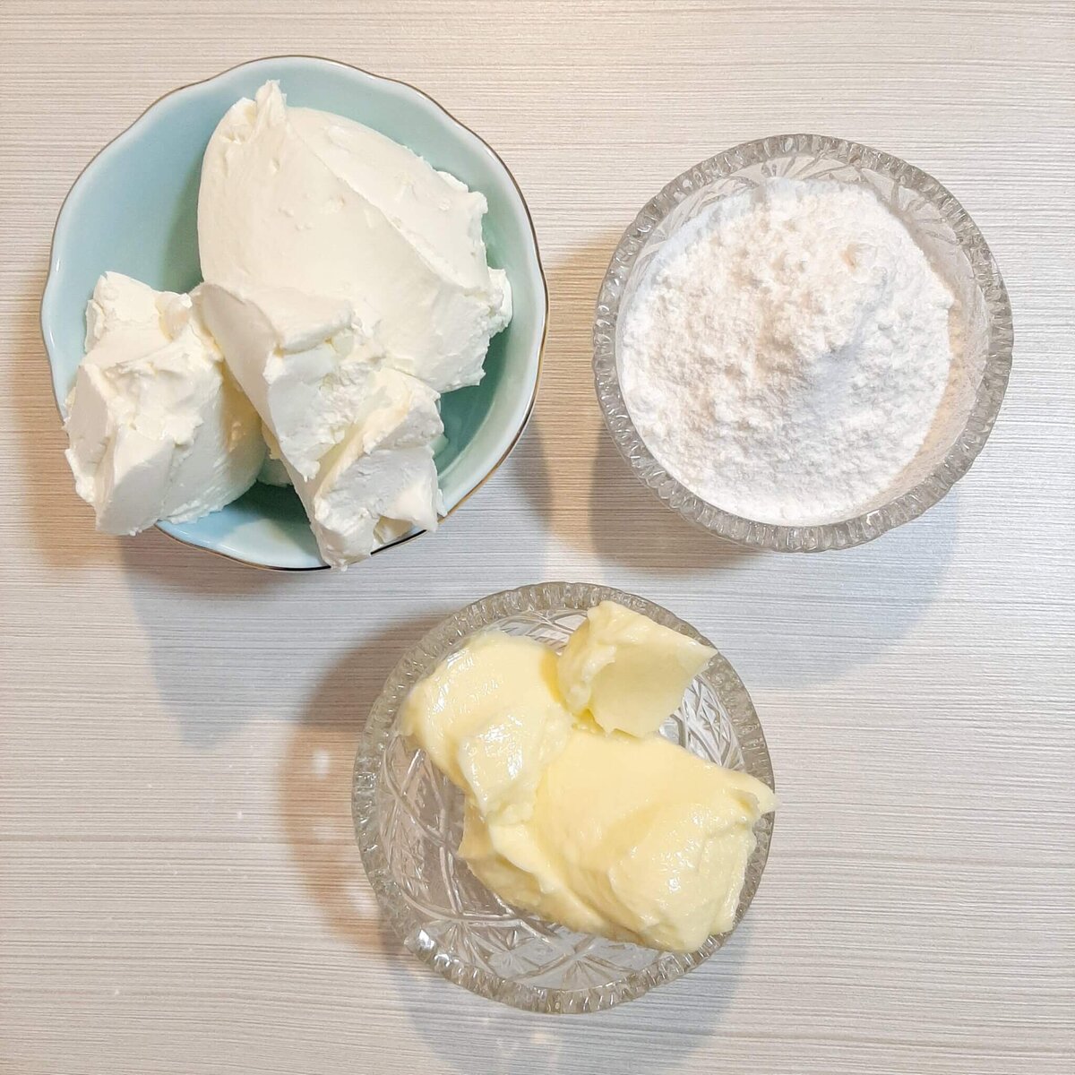 Творожный крем с маслом и сахарной