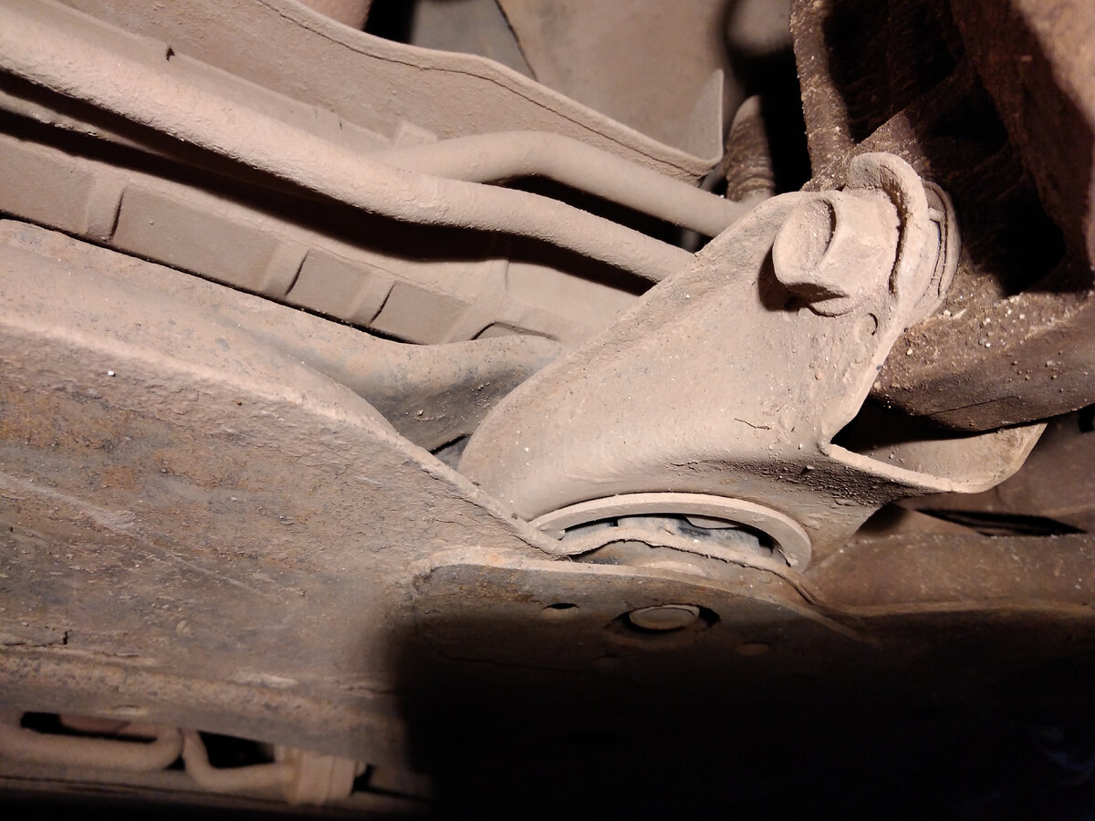 Нижняя опора Мотора