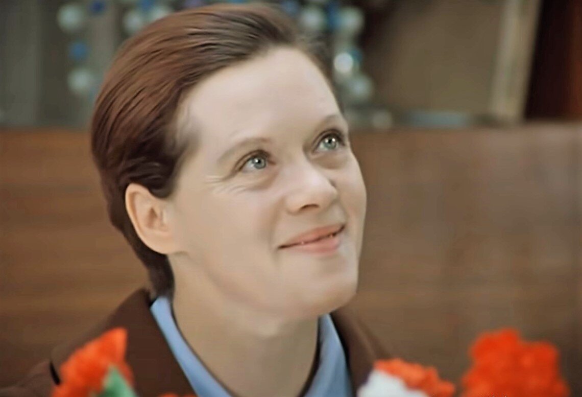 Стоп-кадр из фильма "Служебный роман"