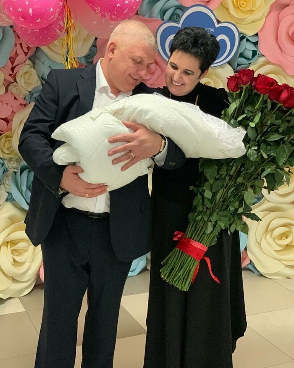 Голунова с мужем Олегом и маленьких сыном. Источник: myseldon.com 