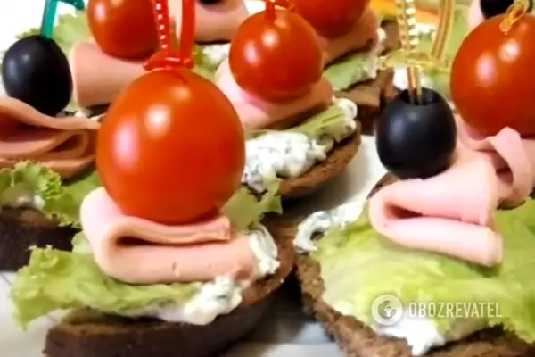 Выкладываем закуску на красивую тарелку