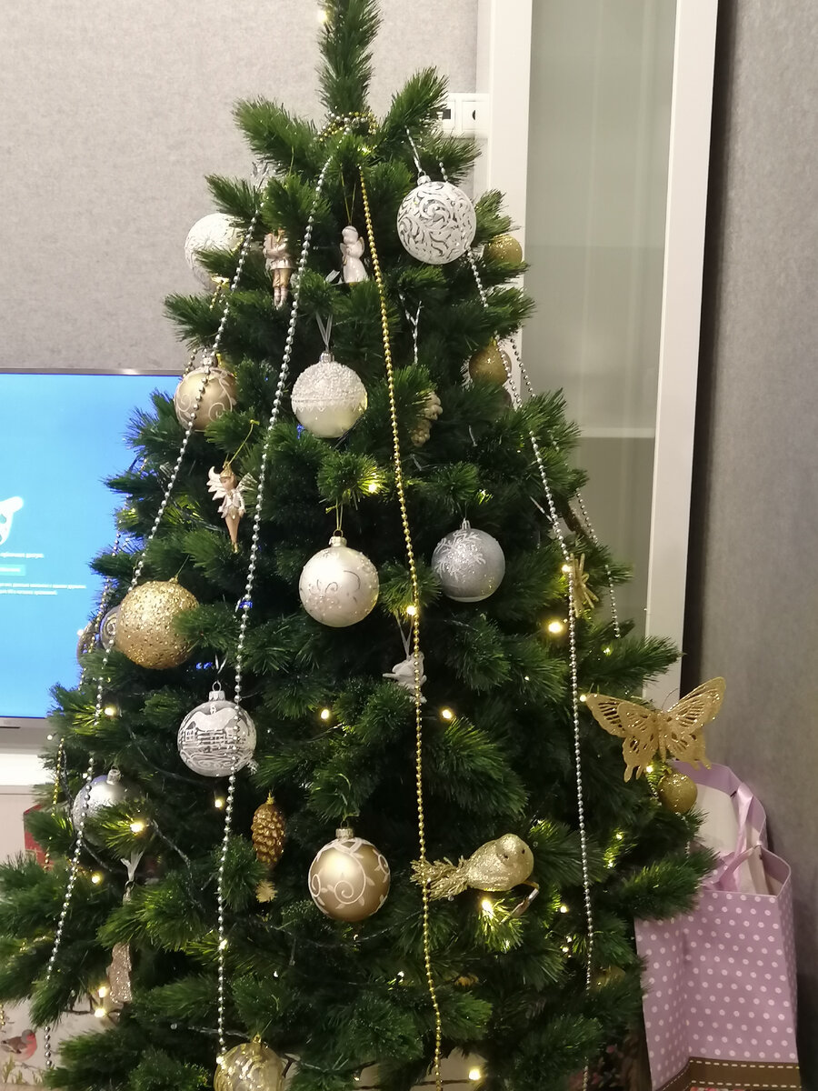 Фото ёлки Елены(сестра Димы) 