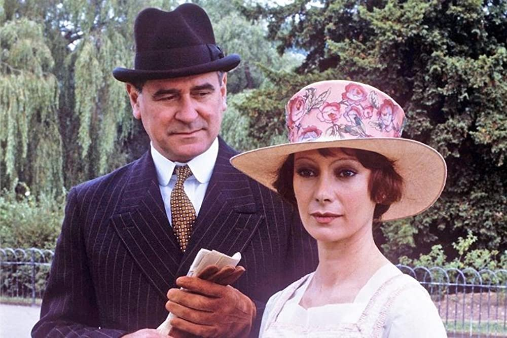 Кадр из фильма The Secret Adversary. Режиссер: Тони Уормби. Оператор: Майк Хэмпфри. Производство: Independent Television (ITV), London Weekend Television (LWT)