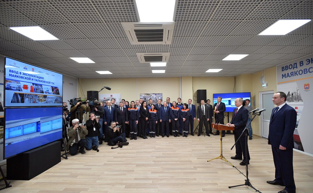 Президент Путин даёт старт работе двух ТЭС - Маяковской и Прегольской. 2018 год. Источник: Яндекс.Картинки