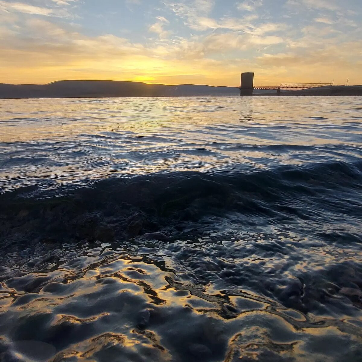 Расположено в низовьях реки Нугуш в Мелеузовском районе Башкортостана. Находится между хребтом Баш-Алатау и горой Азгарлян на Южном Урале, на территории национального парка «Башкирия», в 35 км к северо-востоку от Мелеуза и в 45 км к юго-востоку от Салавата.
