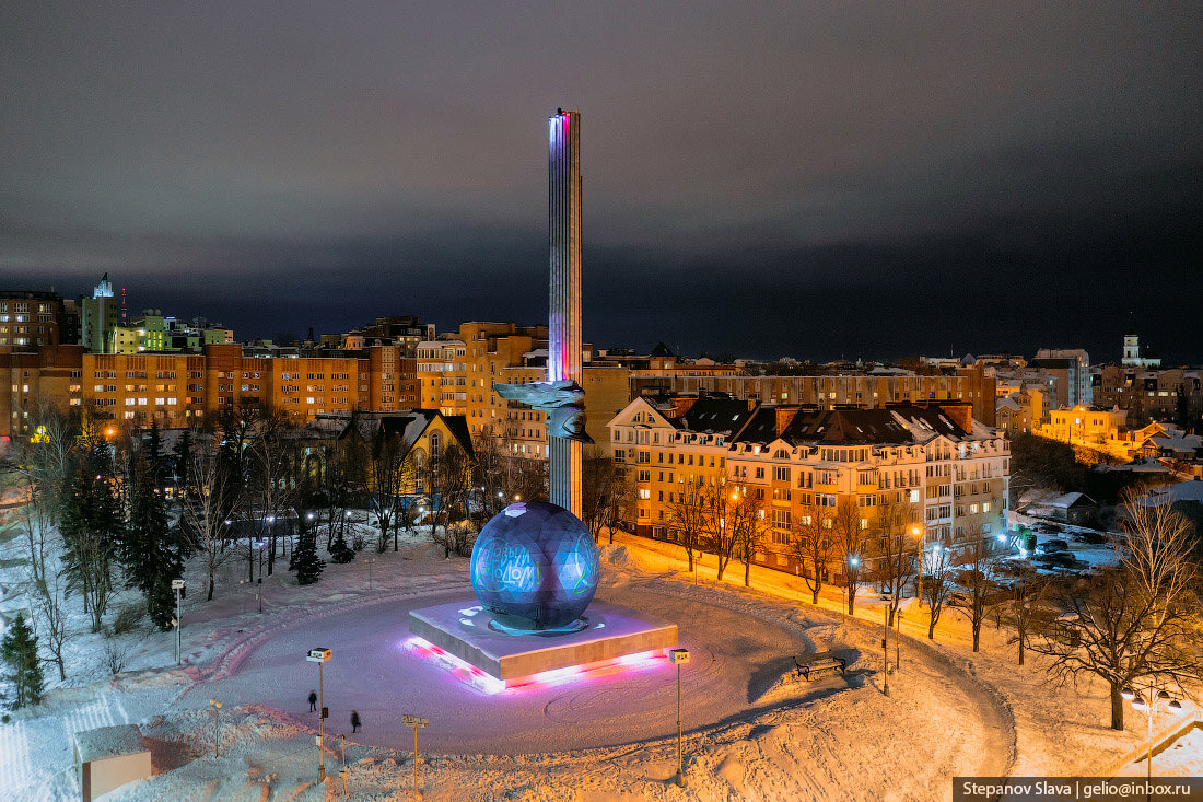 Калуга. Смотровая площадка "Шарик" и... ещё один космонавтик Калуга. Смотровая площадка "Шарик" и... ещё один космонавтик