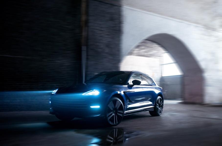 Aston Martin DBX 707