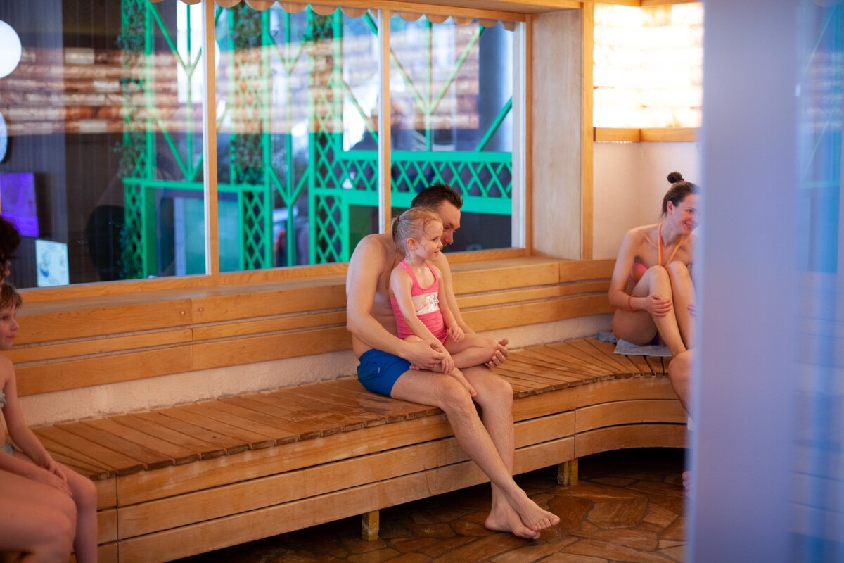 На программе «Детское здоровье» дети в игровой форме приучаются к бане.