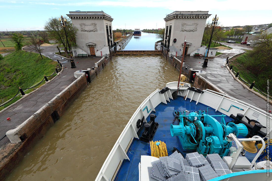 Корабль шлюзуется (фото из интернета)