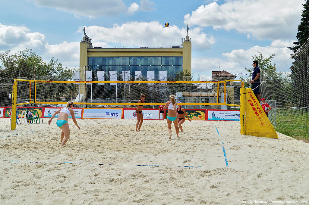 пляжный динамо. современный пляжный футбол. пляжный волейбол динамо. пляжный динамо. купание запрещено.