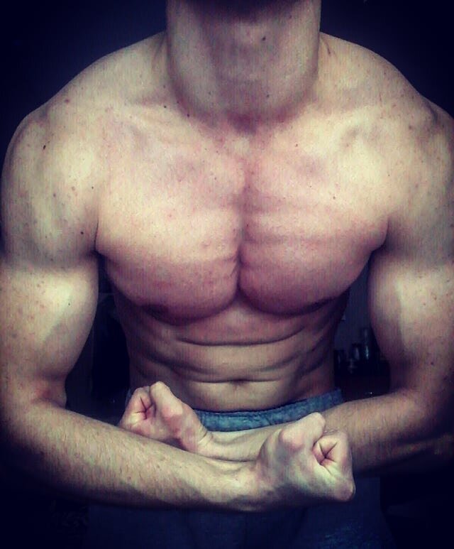 Мощная грудь! 