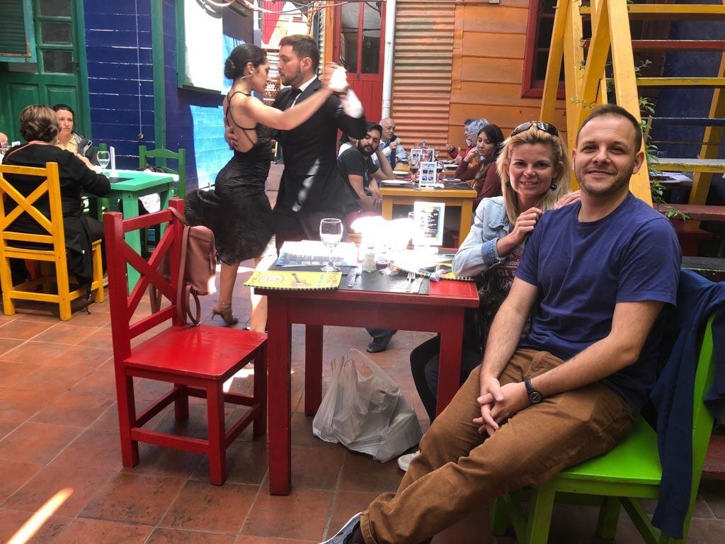 С каучсёрфером из Буэнос-Айреса Хавьером едим аргентинские стейки и наслаждаемся аргентинским танго 