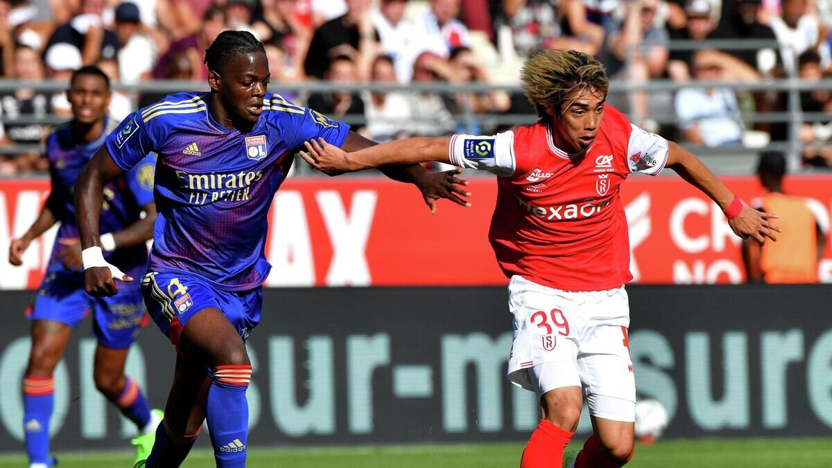    Дзюня Ито (справа) и Кастелло Люкеба© AFP 2022 / FRANCOIS LO PRESTI