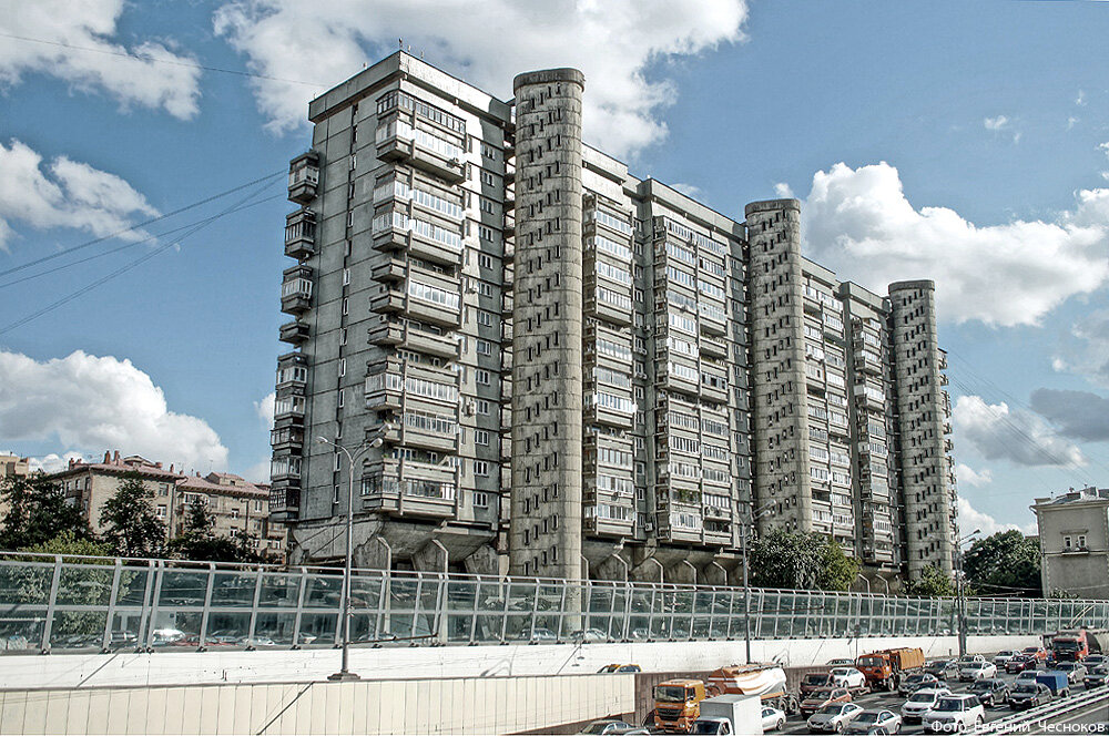 Дом сороконожка в москве на беговой фото