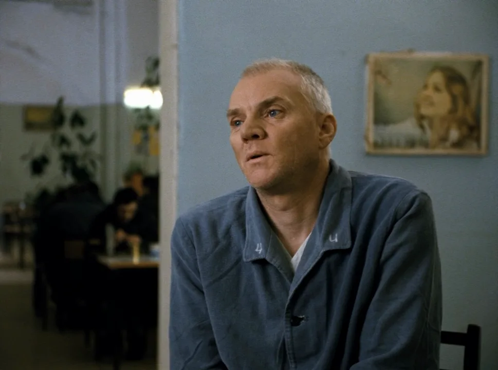 Малкольм Макдауэлл в роли Тимофеева и Якова Юровского