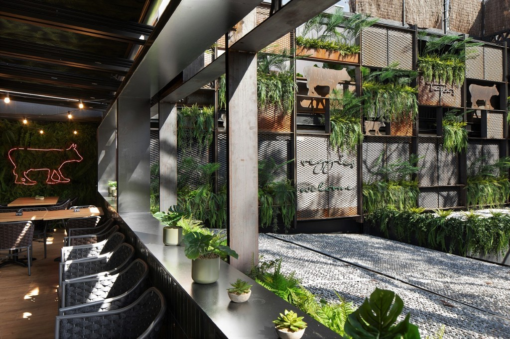 Керамогранит марки Ragno в интерьере итальянского ресторана