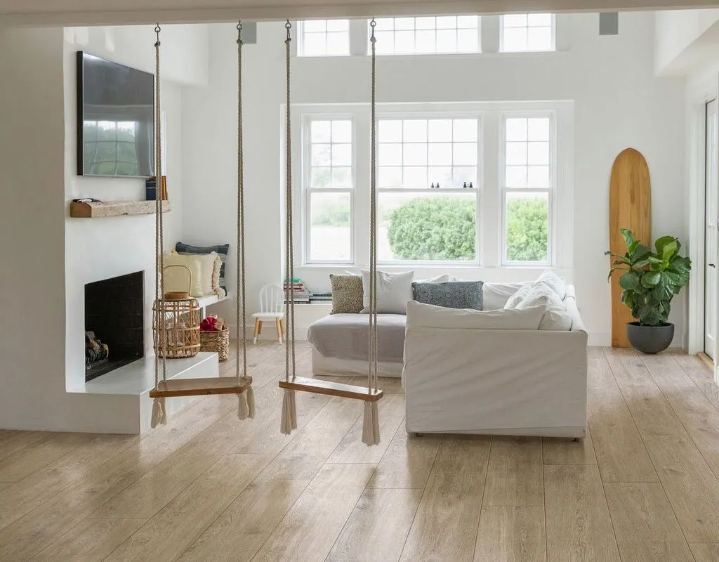 Плитка с рисунком под дерево в дизайне интерьера