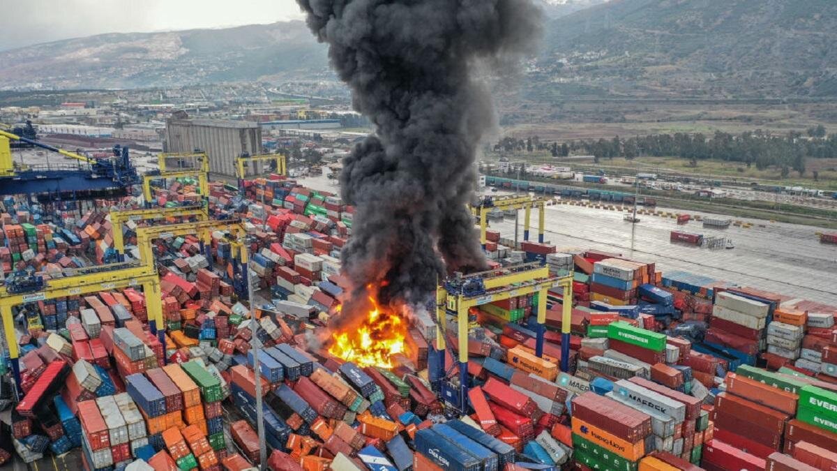    Пожар в порту в Турции:Anadolu Agency / Contributor/ Getty Images