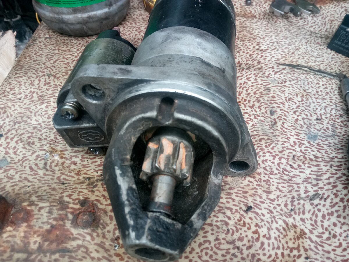 Вот он. Вынутый из движка и готовый к разборке и ремонту.