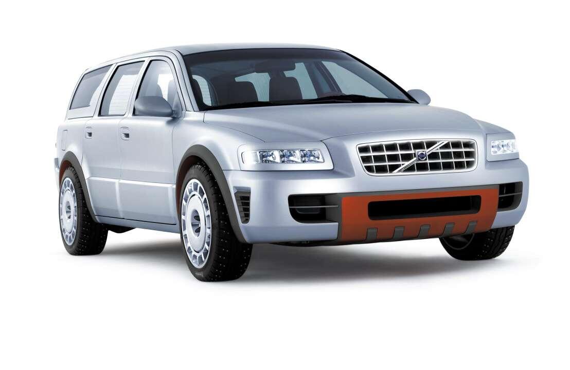 Перед вами Volvo ACC 2, созданный для езды в экстремальных зимних условиях, сочетающий в себе высокопроизводительные инженерные решения и функциональные возможности спортивного автомобиля. Шведы продемонстрировали публике свое представление об инновациях будущего в области информационных технологий. Впоследствии эти технологии начали успешно использовать в серийных автомобилях Volvo.