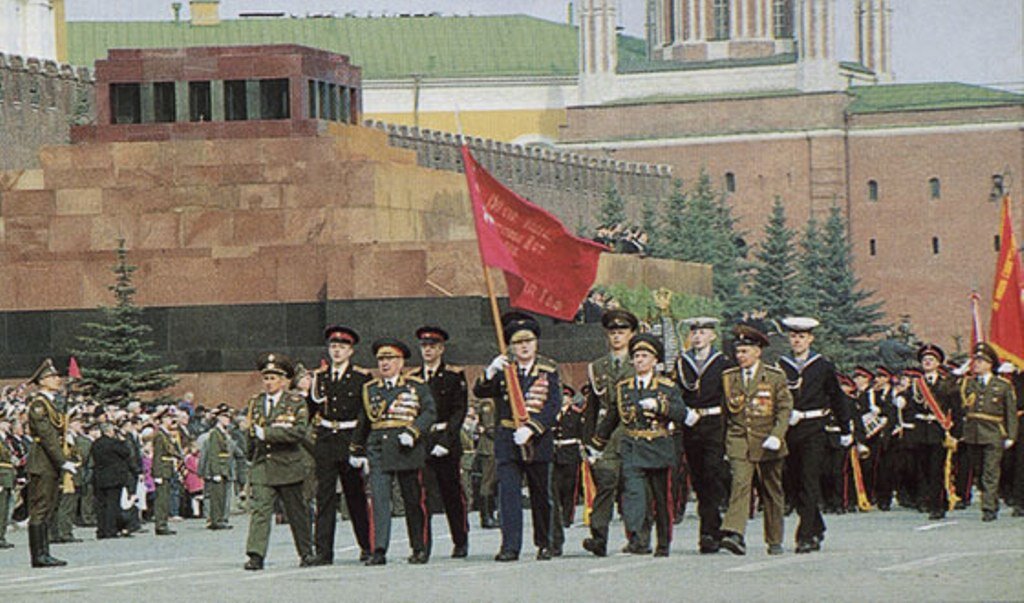 1 мая 1995. Ельцин парад Победы 1995. Парад Победы 1995 года на Поклонной горе. Парад Победы в Москве 1995 на Поклонной горе. Парад 1995 года в Москве на Поклонной горе.