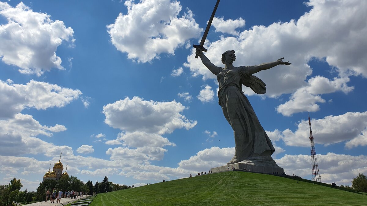 Памятник родина мать зовет волгоград фото