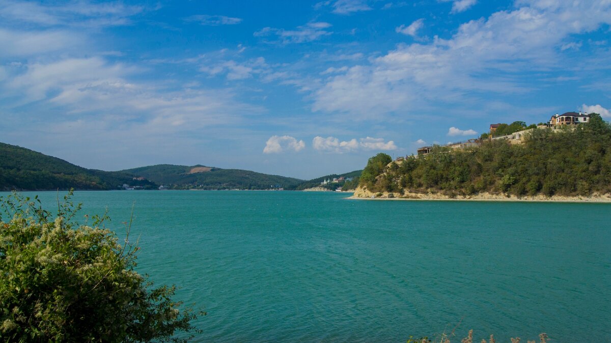 Пресное озеро возле Черного моря