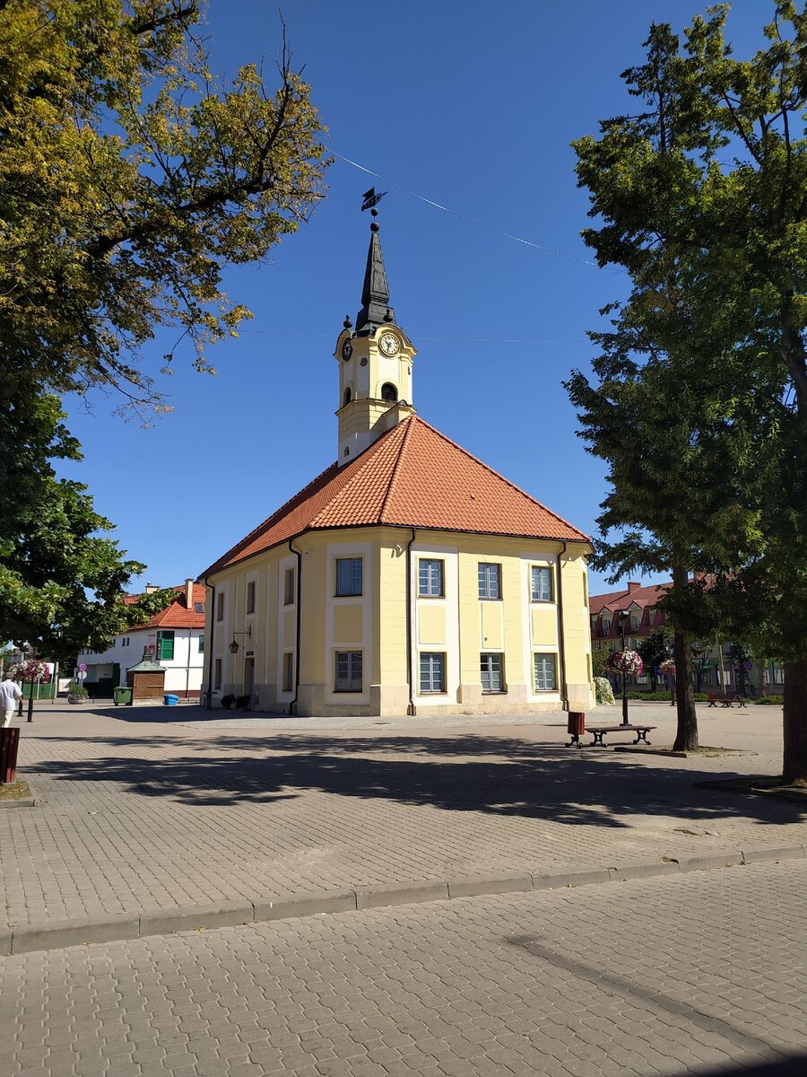 Ратуша 1776 г., построенная в стиле барокко.  Фото автора, 2020 год.