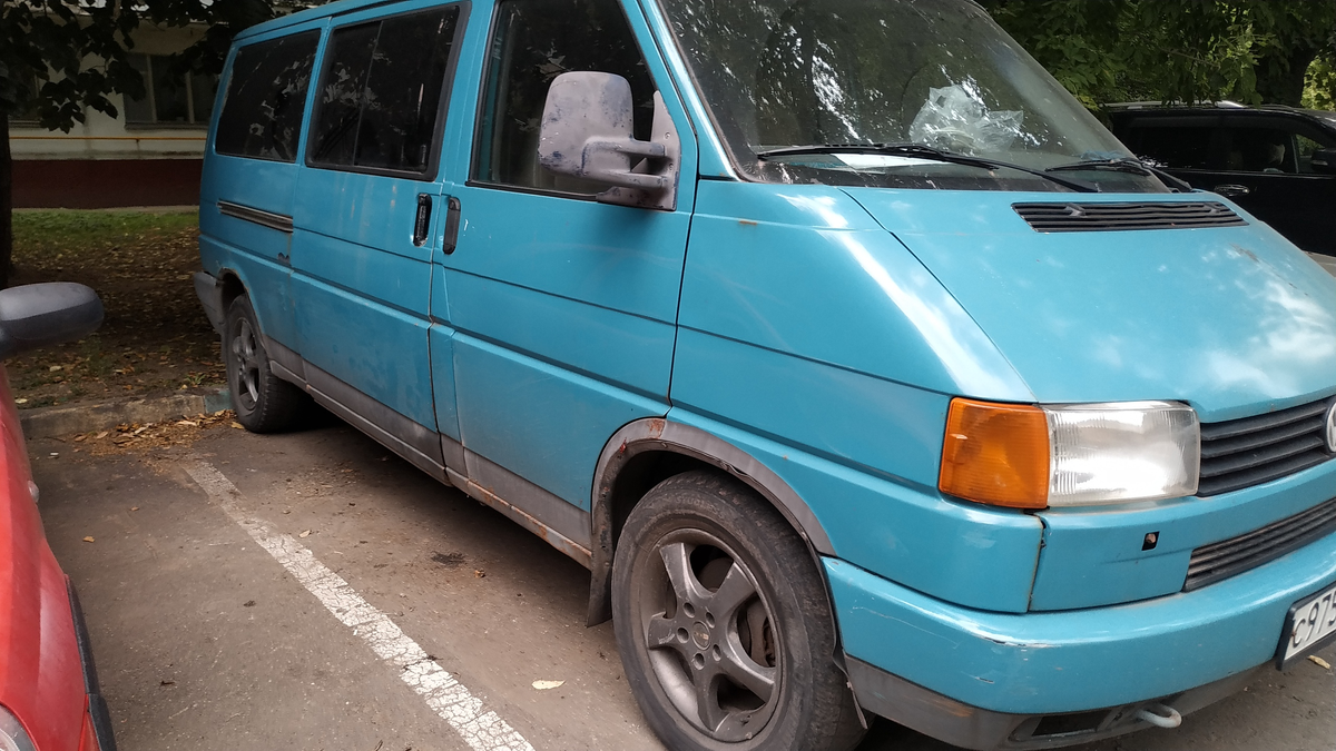 Почти целый по кузову))))