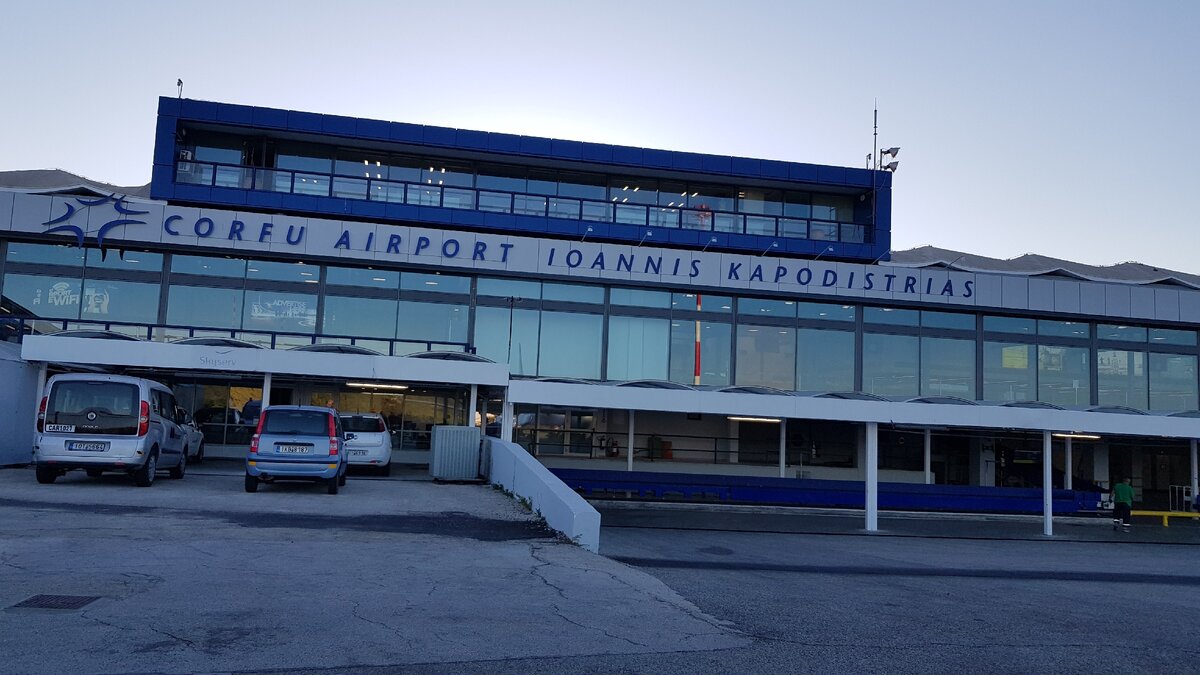 Маленький аэропорт на Корфу