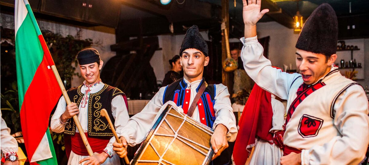 Согласие болгария. Культура Болгарии. Болгария народ. Жители Болгарии. Болгары нация.