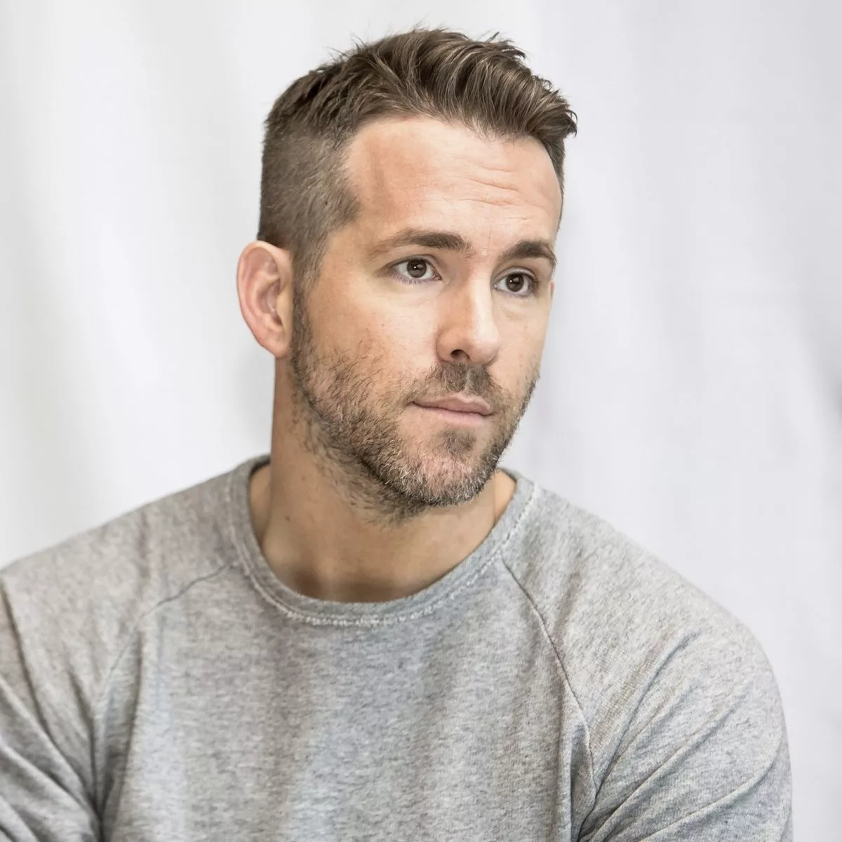 Стрижка 10 февраля 2024. Colton haynes 2022. Стрижка jarhead high and tight. Дэвид теннант в профиль. Дэвид теннант причёска доктор кто.