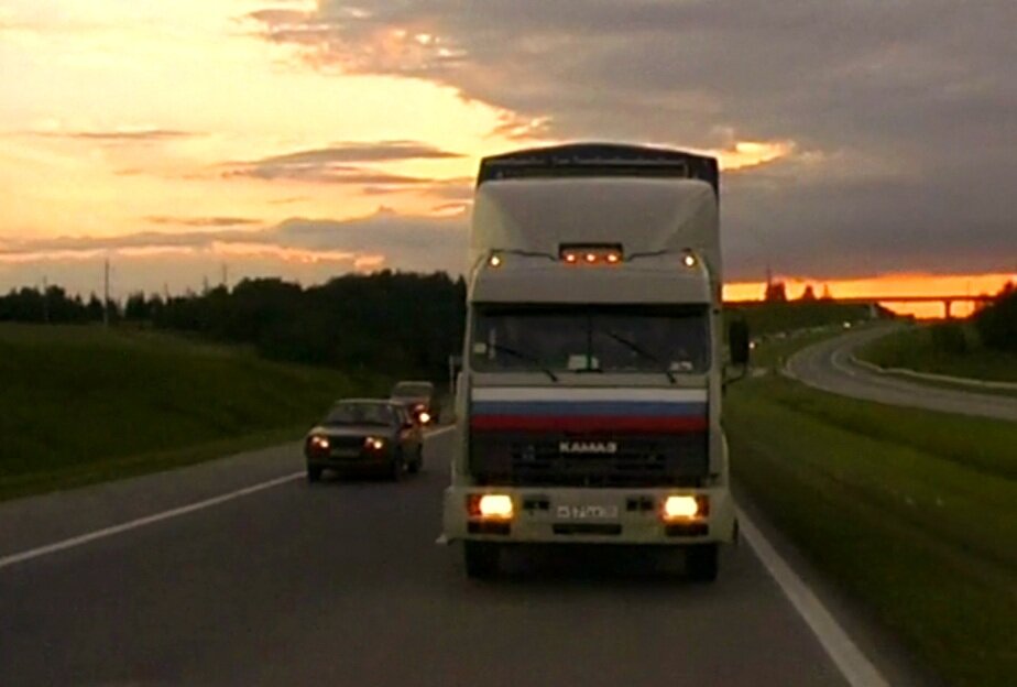 Дальнобольщик песня. Песня про дальнобольщика. Песня про дальнобольщика. Песня про дальнобольщика. Песня дальнобойщика.