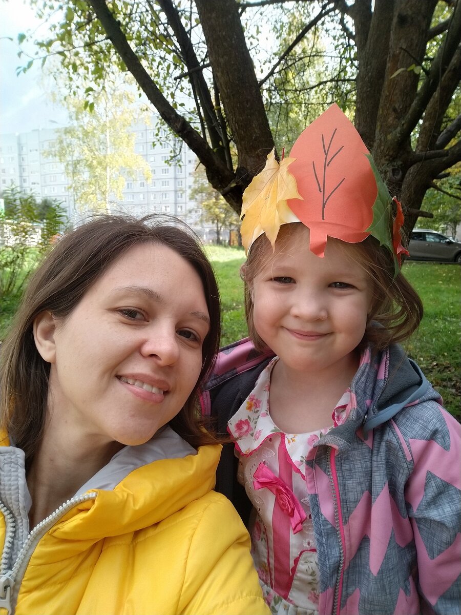 Это я и моя дочка после занятия, выбранного мной кружка в качестве подготовки к школе