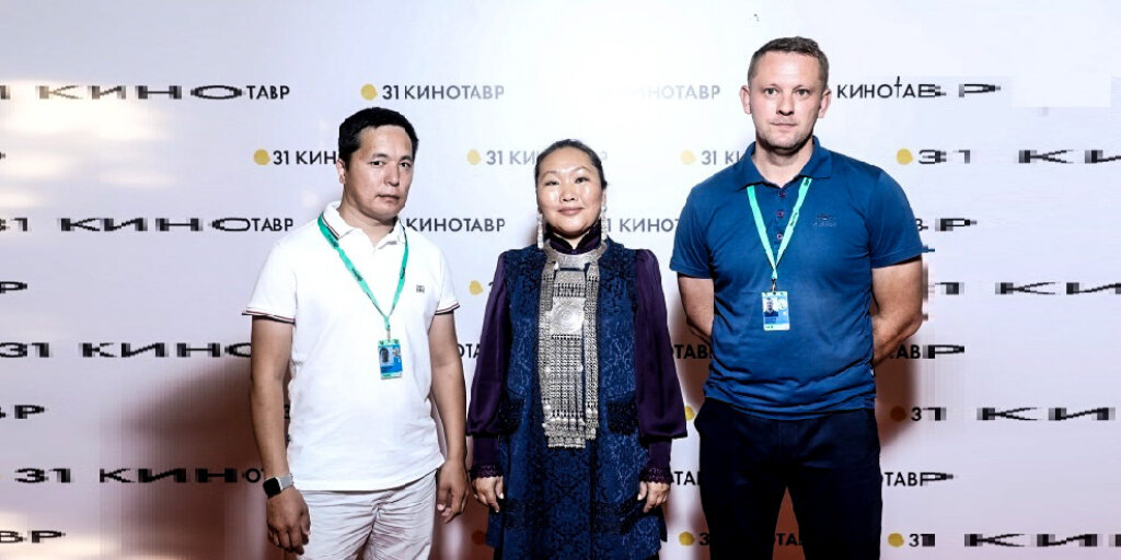 оператор Иван Семенов, актриса Валентина Романова-Чыскыырай и режиссер Дмитрий Давыдов на 31-ом "Кинотавре"