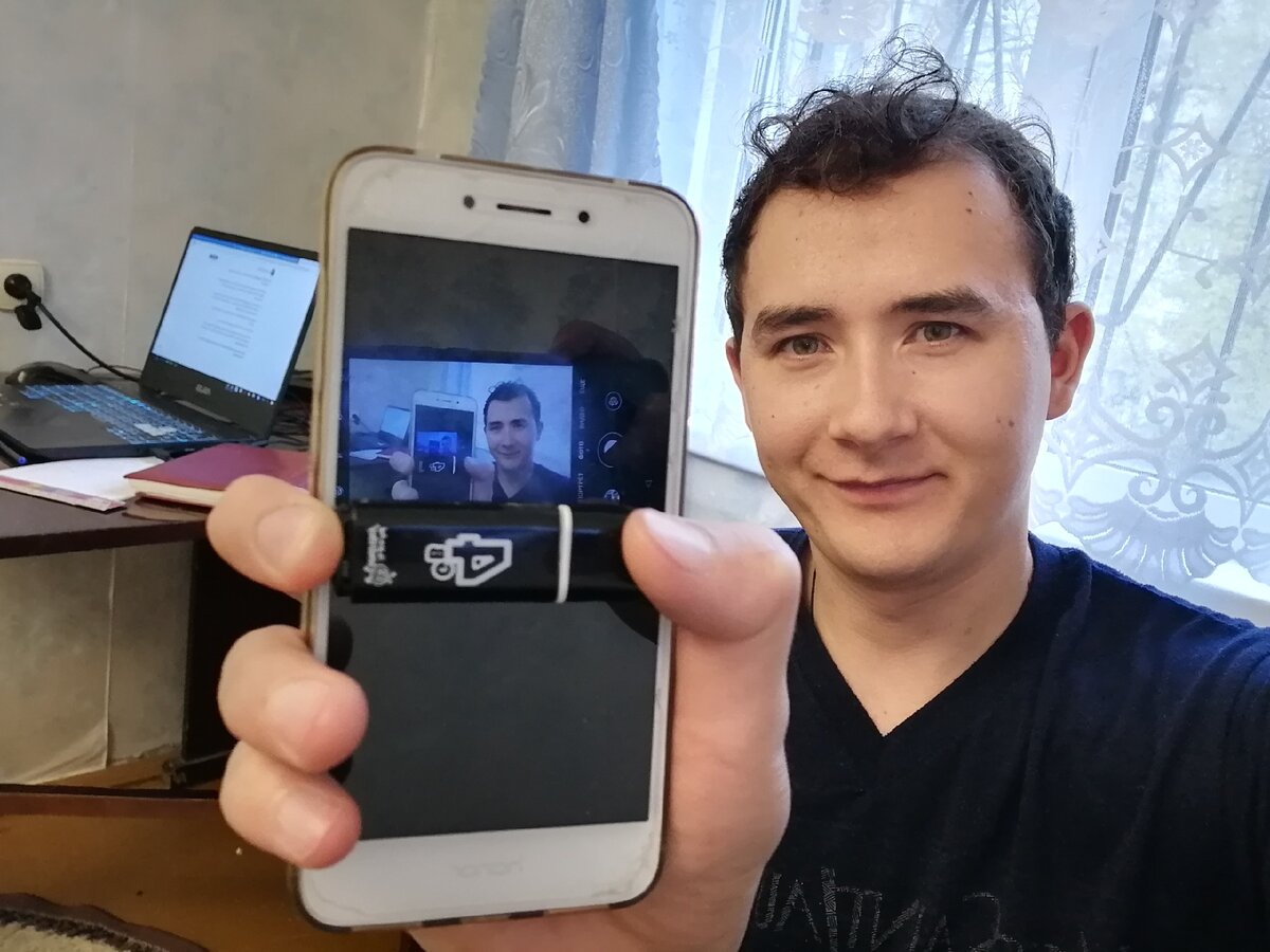 А это я и моё рабочее место)