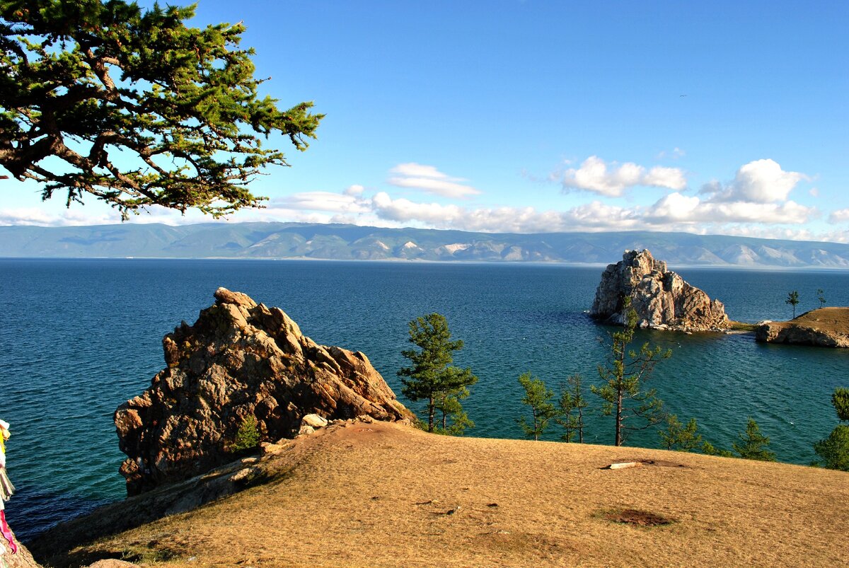 Озеро байкал отдых цены лето. Ольхон Байкал. Ольхон остров Ольхон. Ольхон остров лето на Байкале. Ольхон Байкал остров на острове.