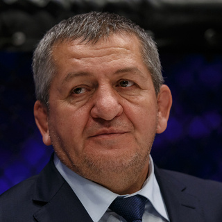 «Время уходит, неумолимо быстро. Самый ценный возраст - 16-24 года. Здесь заканчивается армия, институт, в этом возрасте 24-25. Женитесь, получите образование, всё. Теперь вы мужчина, который не только за себя может постоять, но и за свою семью, жену, детей, родителей. Вам понятно ведь? Сейчас зацепитесь за свой возраст. Поймите, насколько вы пригодны. Кто-то может там до 35, до 40 заниматься для себя. Но это уже не спорт, это физкультура». 