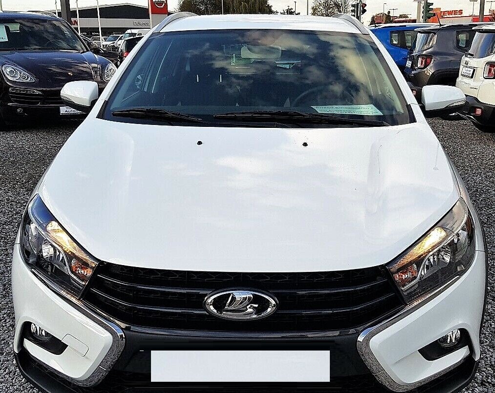 Lada SW cross фото спереди.  Фара и решетка радиатора 