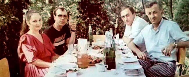 Циркуль с женой и компаньонами на даче, 80-е годы.