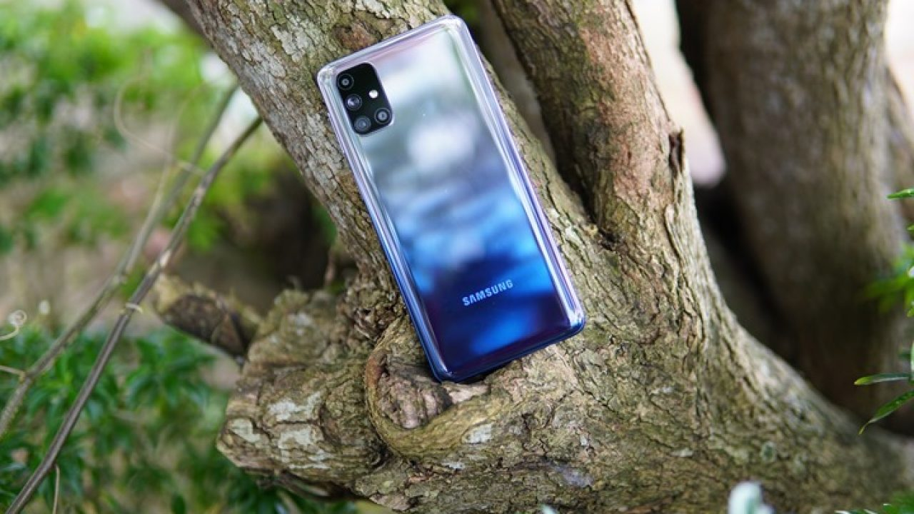 6000 мАч, NFC, экран Amoled, 6/128 Гб и камера Sony — удачная новинка Samsung. Минус 2000 руб в «СИТИЛИНК»?0