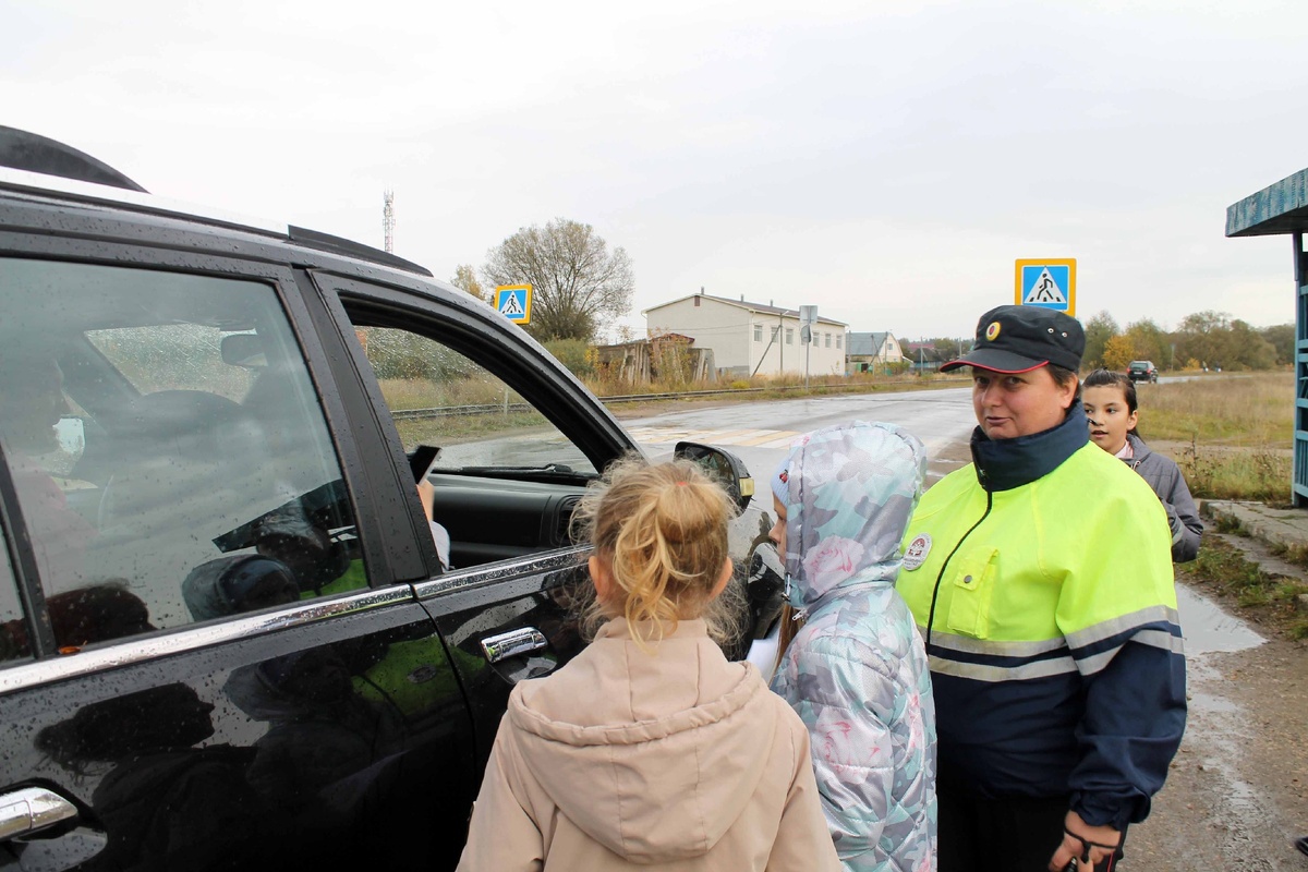 Фото: https://lydinovo.ru/posts/deti-vmeste-s-gibdd-prizvali-voditeley-soblyudat-pravila-dorozhnogo-dvizheniya