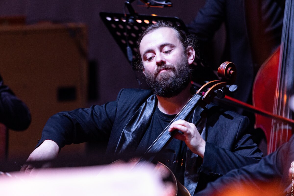 Виолончелист Иван Мельников