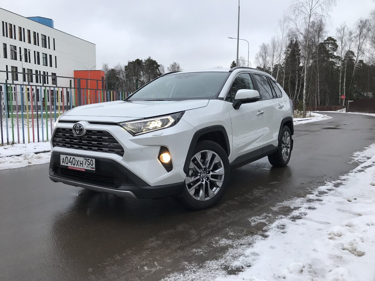 Это новая Toyota RAV4