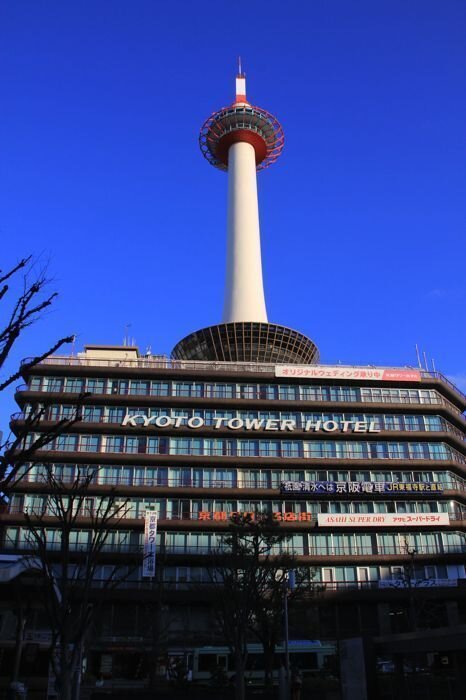 Kyoto Tower, enfrente de la Estación de Kyoto