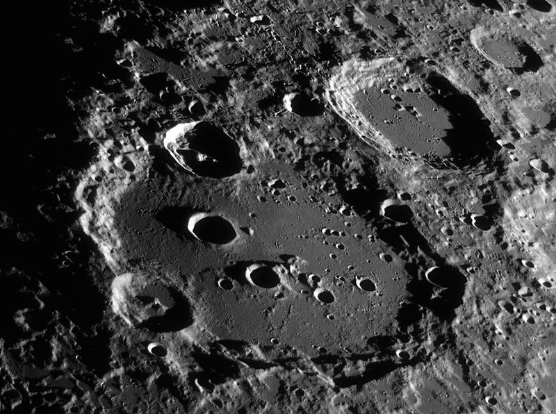                                                Кратер Клавий. Снимок с орбиты.
