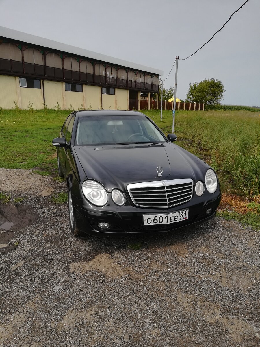 Несмотря на свой возраст автомобиль смотрится достаточно эффектно и презентабельно.