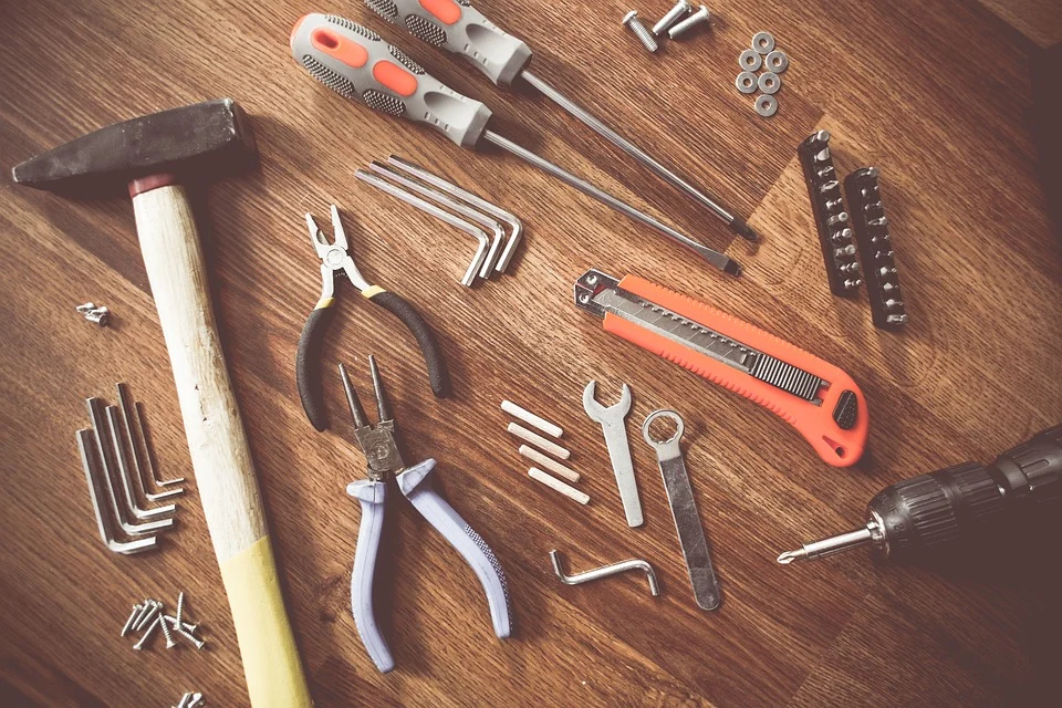 Источник: https://cdn.pixabay.com/photo/2015/07/28/20/55/tools-864983_960_720.jpg