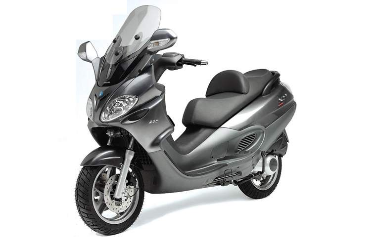 Обзор мотоцикла Piaggio X10 125 2012 - новинка на рынке