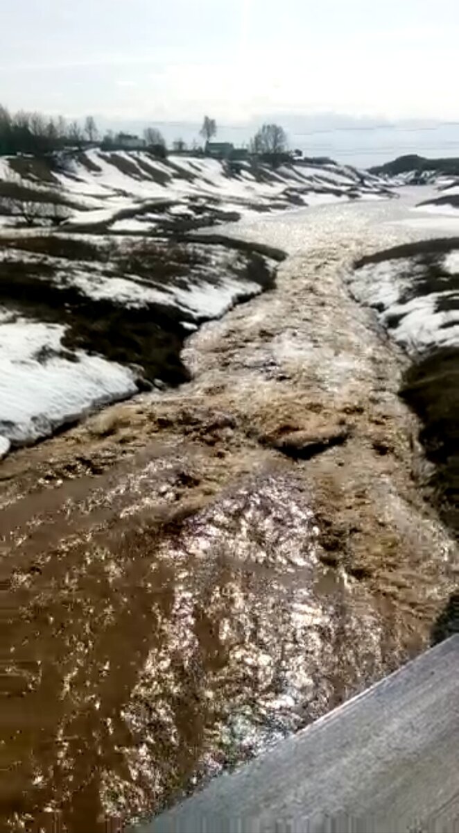 Конфликты, скандалы похожи на этот бурный поток - вас неудержимо втягивают в него и "тащат", куда ИМ надо. 
